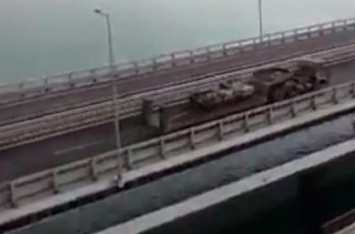Теперь точно рухнет: в сеть попало видео переброски военной техники по Крымскому мосту