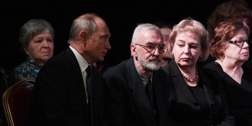 Путин приехал на церемонию прощания с правозащитницей Алексеевой