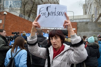 У представительства ЕС в Киеве прошел пикет в поддержку украинских политзаключенных