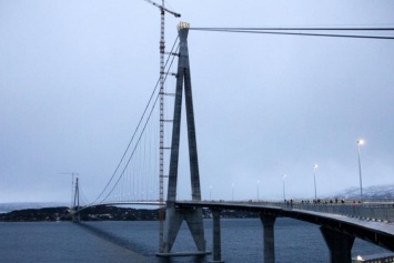 Самый длинный висячий мост в пределах полярного круга открыли в Норвегии