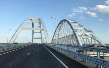 Морскую переправу решили оставить, на Керченский мост надежды нет