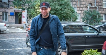За Донбасс: Парасюк на полном ходу влетел в припаркованное авто