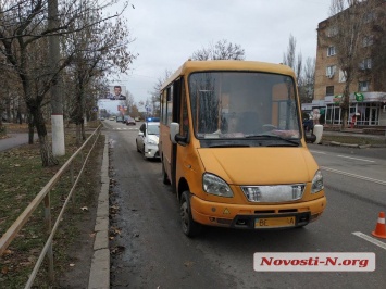В Николаеве маршрутка сбила школьника на пешеходном переходе