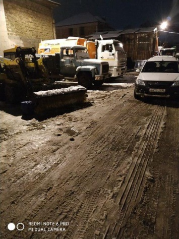 Противогололедную обработку дорог провели в Симферополе