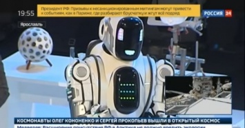 "Россия 24" подсуетилась на форуме Путина назвав человека в костюме робота инновацией