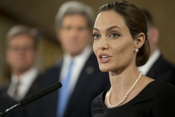 Анджелина Джоли готовит серию скандальных интервью