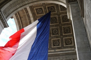 Парламент Франции завтра проголосует о вотуме недоверия правительству