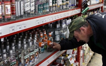 Министров не устраивает, что продавать алкоголь закон разрешает лишь профессионалам