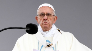 Папа римский расстался с заподозренными в насилии кардиналами