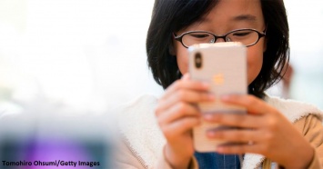 Франция запретила всем детям до 15 лет пользоваться телефонами в школе