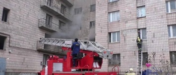 В Луганске загорелось общежитие университета