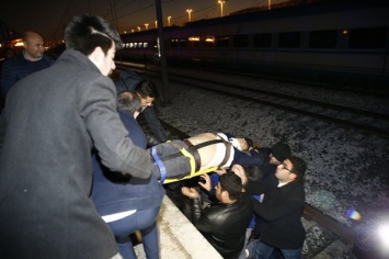 Крушение поезда в Турции. Жертв уже 9