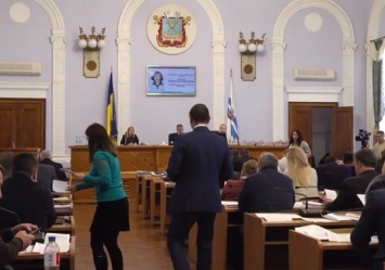 В Николаеве депутаты два часа не могли утвердить повестку дня и ушли на перерыв