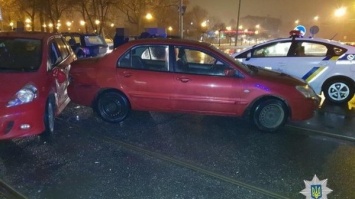 В Харькове четыре автомобиля столкнулись на опасном перекрестке, где часто происходят аварии