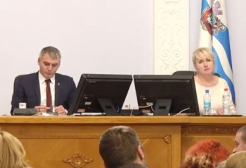 Скандал на сессии: от Сенкевича требуют отменить распоряжение об увольнении директоров жэков "Океан" и "Зоря»