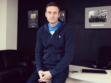 Навального вызвали для составления протоколов за отказ удалять из интернета фильма "Он вам не Димон"