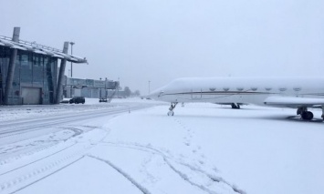 Снегопады в Украине: Рейсы в аэропорту "Жуляны" выполняются по расписанию