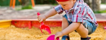 Что экологи нашли в песке на детских площадках в Днепре