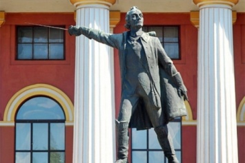 В Киеве хотят снести памятник Суворову
