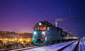 "Укрзализныця" vs снег: Железнодорожники расчистили 8,5 тыс. стрелочных переводов и 390 пассажирских платформ
