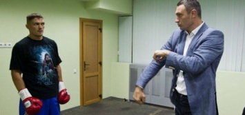 Украинские наци требуют от Кличко выйти за томос на бой с Усиком в Лавре