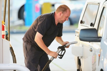 Заправки в Украине оказались в группе риска: где нельзя будет купить бензин