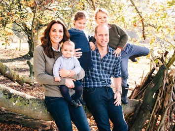 Королевская семья представила новые семейные фотографии Кейт Миддлтон, Меган Маркл, принцев Уильяма и Гарри