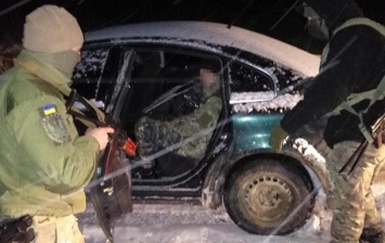 На Буковине со стрельбой задержали авто с пьяным контрабандистом за рулем