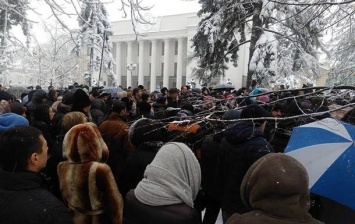 Молебен УПЦ МП под Радой: в Киеве усилили охрану порядка