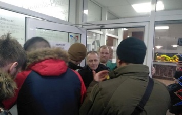 В киевском Институте сердца задержали радикалов