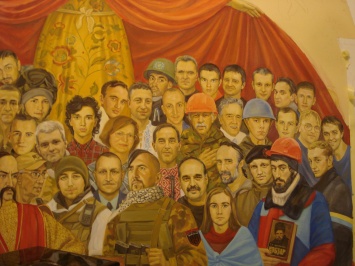 Униаты в Киеве освятят фреску с боевиками в касках и брониках