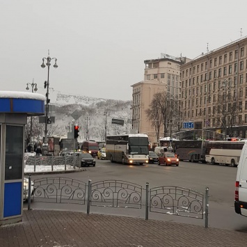 В Киеве из регионов свозят людей на объединительный собор. Фото