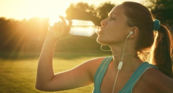 Медики рассказали о новом способе употребления воды для похудения