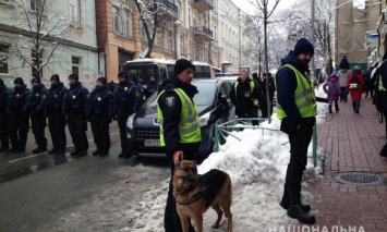Церковный собор в Киеве: Полиция задержала двух человек с ножом и нунчаками
