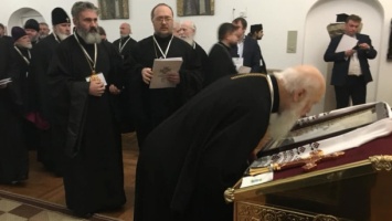 Объединительный собор начался с совместной литургии представителей трех ветвей украинского православия