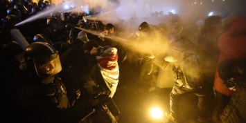 Массовые задержания, раненые полицейские и разбитые авто: как в Будапеште прошел двухдневный протест
