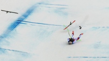 Швейцарский горнолыжник госпитализирован на вертолете после ужасного падения на этапе Кубка мира