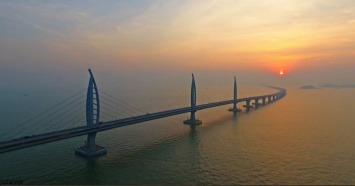 Китай построил самый длинный морской мост на планете - Керчи и не снилось!