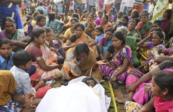 В Индии на открытии храма прихожан кормили рисом - 11 человек скончались, 130 в больнице