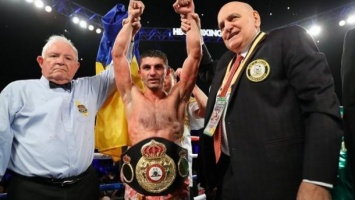 Украинский боксер Далакян нокаутировал Леброна и защитил чемпионский титул