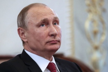 ''Готов отправить авианосец'': Цимбалюк рассказал, как Путин ''спасает'' россиян в мире