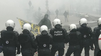 В Брюсселе митингуют против миграционного пакта ООН, начались столкновения. Видео, фото