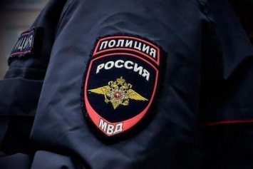 В Петербурге пьяный мужчина расстрелял входную дверь соседа