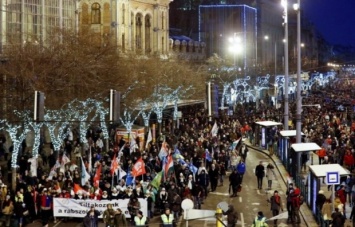 Протесты в Венгрии: На улицы вышли тысячи несогласных с "рабским законодательством"