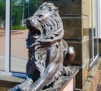 У частного одесского университета украли львов: нашедшим и вернувшим обещают вознаграждение