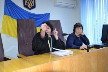 Запорожская судья обескуражила адвоката жестом в его сторону (Фото)