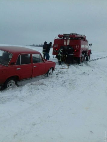 В Одесской области из снежных заносов вытащили еще семь автомобилей