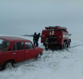На севере Одесской области автомобили застряли в снежных сугробах