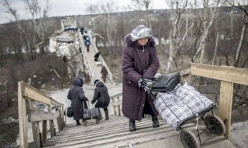 Правозащитники назвали причины возвращения переселенцев на оккупированный Донбасс