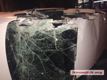В Николаеве Volkswagen врезался в DAF и перевернулся: пострадал водитель, огромная пробка